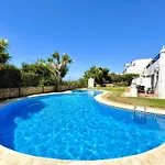 Amazing View With Pool By Homing Апартаменты