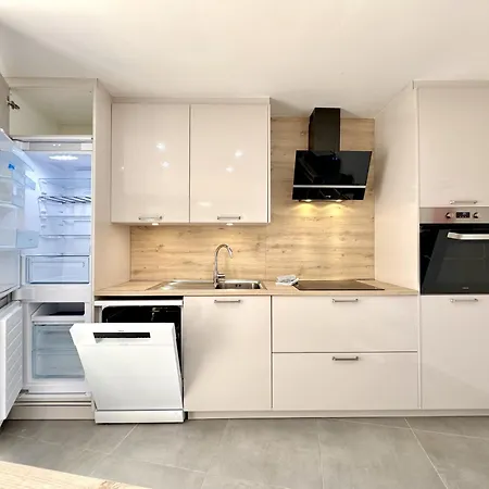 Amazing View With Pool By Homing Daire *