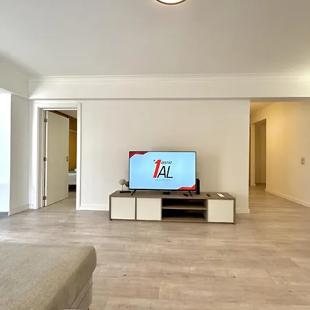 Amazing View With Pool By Homing Apartment