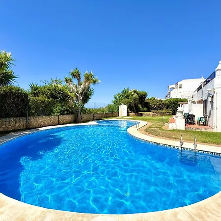 Amazing View With Pool By Homing Daire