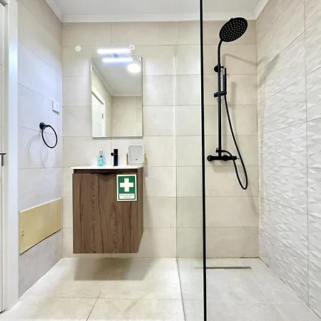 Amazing View With Pool By Homing Daire